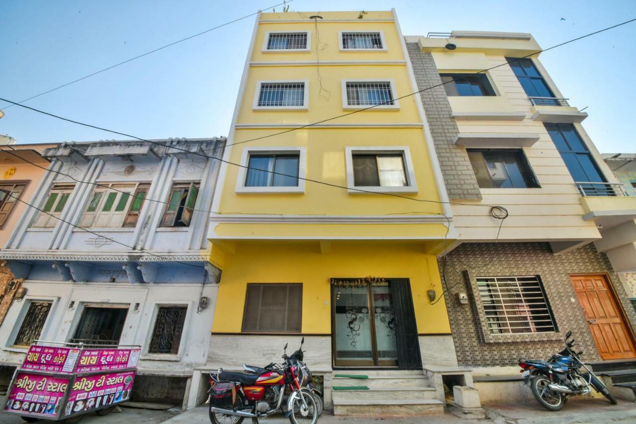 Hotel Vinayaka Nāthdwāra Eksteriør billede